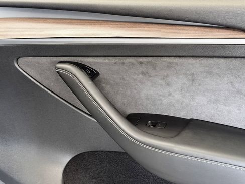 Used 2023 Tesla Model Y Long Range image 21