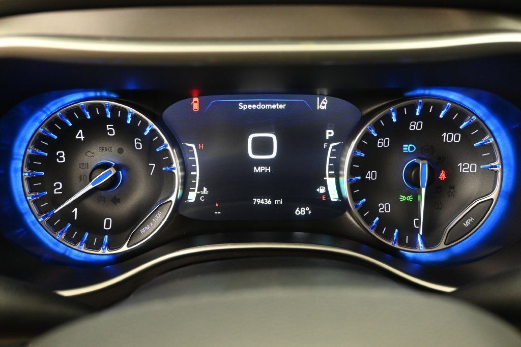 Used 2024 Chrysler Pacifica Touring-L FWD image 12