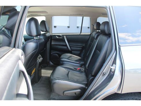 Used 2010 Toyota Highlander SE AWD/4WD image 12