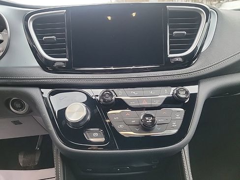 New 2026 Chrysler Pacifica Limited w/ Uconnect Theater Family Group image 13