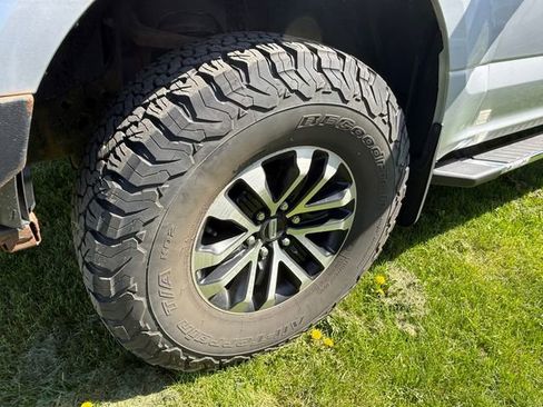 Used 2018 Ford F150 XLT w/ Equipment Group 302A Luxury AWD/4WD image 4