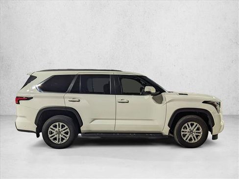 Used 2025 Toyota Sequoia SR5 AWD/4WD image 4