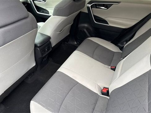 Used 2020 Toyota RAV4 XLE image 15