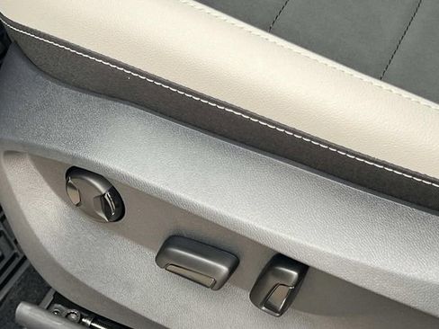 New 2026 Volkswagen Taos SE FWD image 14