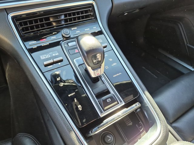 Used 2018 Porsche Panamera image 10