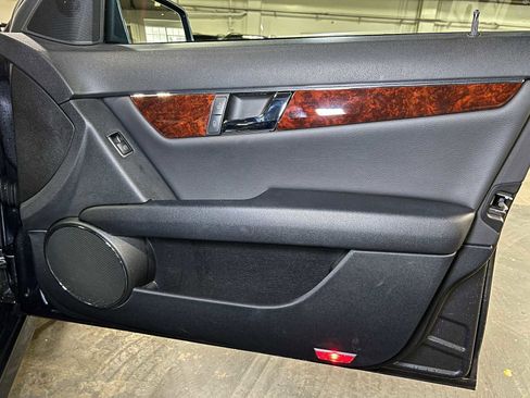 Used 2011 Mercedes-Benz C 300 4MATIC Sedan image 10
