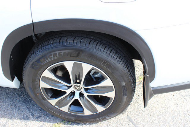 Used 2026 Toyota Highlander XLE AWD/4WD image 5