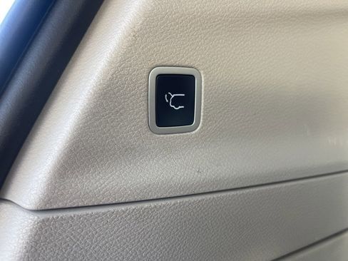 Used 2021 Chrysler Pacifica Touring-L image 24