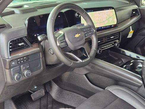 Used 2025 Chevrolet Suburban Premier RWD image 10