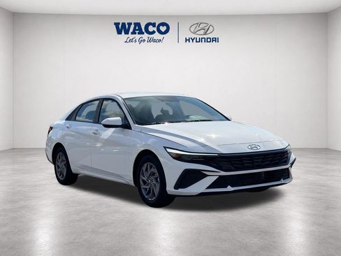 Used 2026 Hyundai Elantra SE FWD image 1