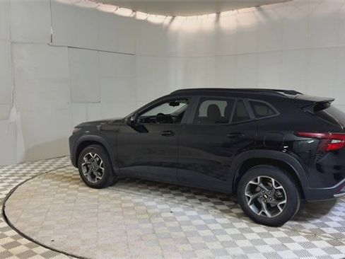 Used 2024 Chevrolet Trax LT w/ Driver Confidence Package image 6