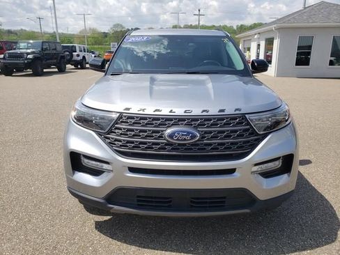 Used 2023 Ford Explorer XLT w/ Equipment Group 202A AWD/4WD image 11