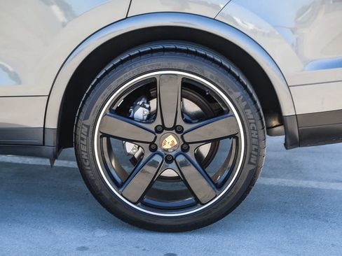 Used 2018 Porsche Cayenne S AWD/4WD image 11