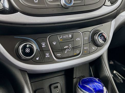 Used 2018 Chevrolet Volt LT w/ Comfort Package FWD image 15