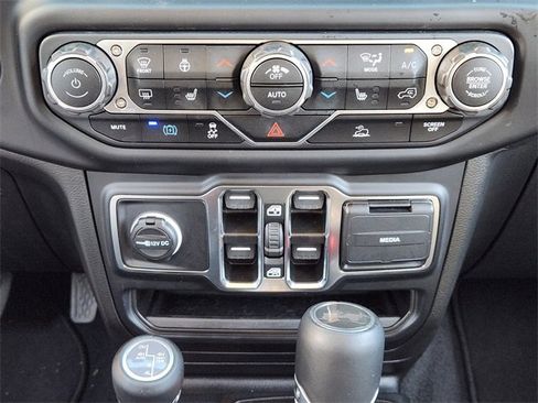 Used 2023 Jeep Wrangler Unlimited Sahara w/ Cold Weather Group image 18