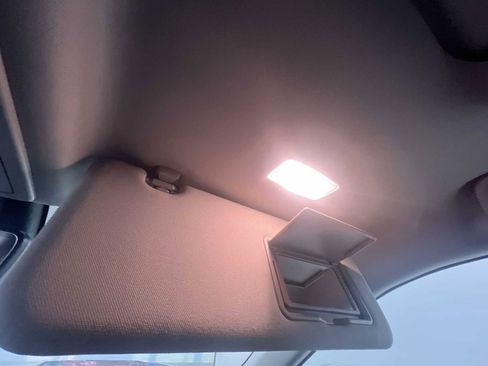 Used 2020 Toyota Highlander XLE image 33