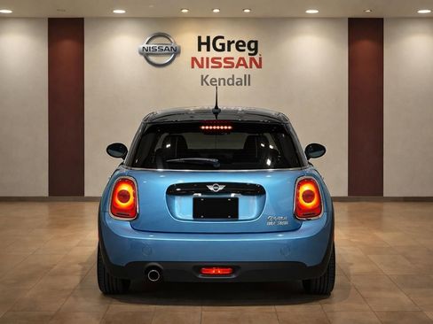 Used 2017 MINI Cooper 2-Door Hardtop FWD image 6
