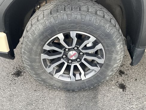 Used 2022 GMC Sierra 1500 AT4 w/ AT4 Premium Package image 10