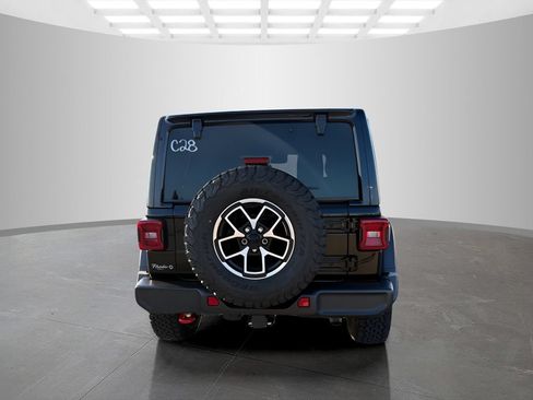 Used 2025 Jeep Wrangler Unlimited Rubicon w/ Convenience Group AWD/4WD image 5