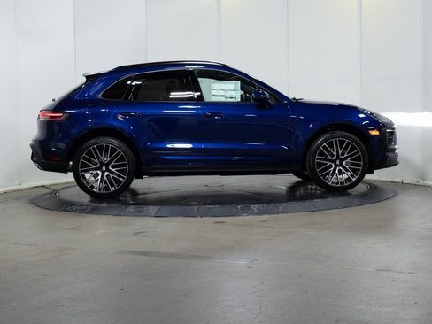 Certified 2025 Porsche Macan image 8