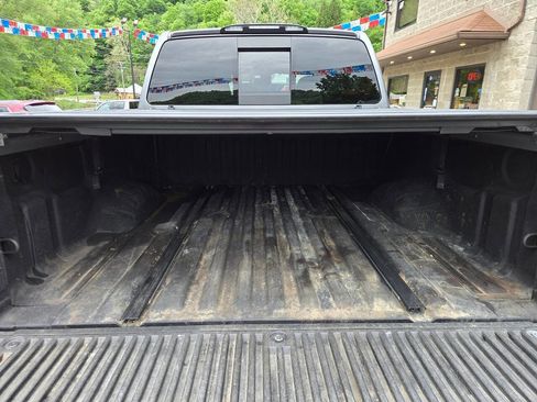 Used 2019 Nissan Titan PRO-4X w/ Pro-4x Convenience Package AWD/4WD image 18