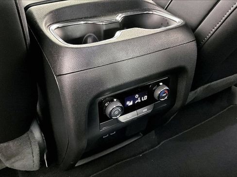 Used 2026 Chevrolet Traverse LT w/ Driver Confidence Package FWD image 9