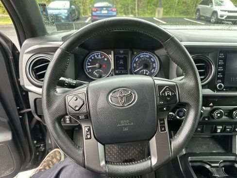 Used 2020 Toyota Tacoma TRD Off-Road AWD/4WD image 14