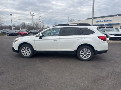 Used 2017 Subaru Outback 2.5i Premium image 11