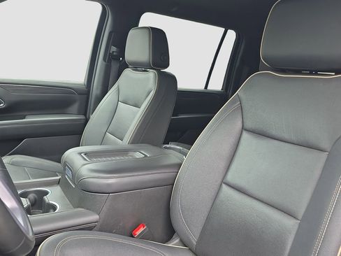 Used 2023 GMC Yukon XL SLT AWD/4WD image 7