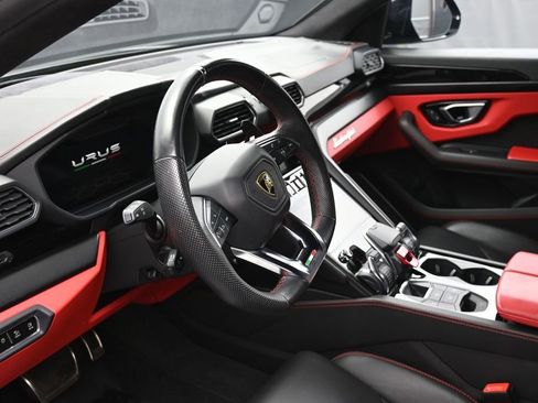 Used 2022 Lamborghini Urus AWD/4WD image 6