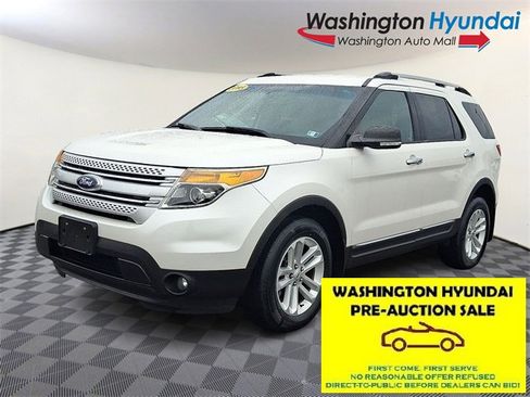Used 2015 Ford Explorer XLT w/ Equipment Group 202B image 3