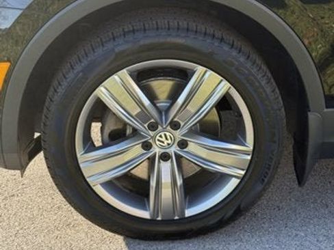 Certified 2021 Volkswagen Tiguan SEL image 4