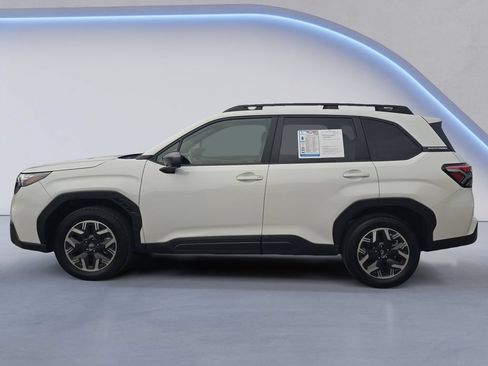 Used 2025 Subaru Forester Premium AWD/4WD image 2