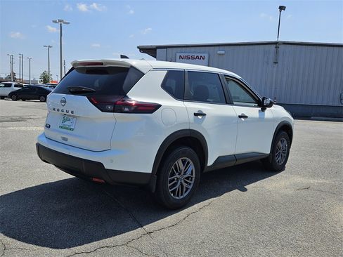 New 2026 Nissan Rogue S image 10