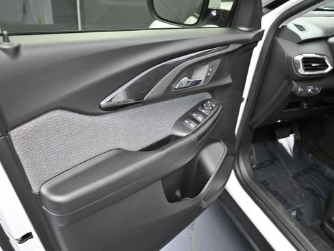 Used 2021 Chevrolet TrailBlazer LT w/ LPO, Blackout Package image 12