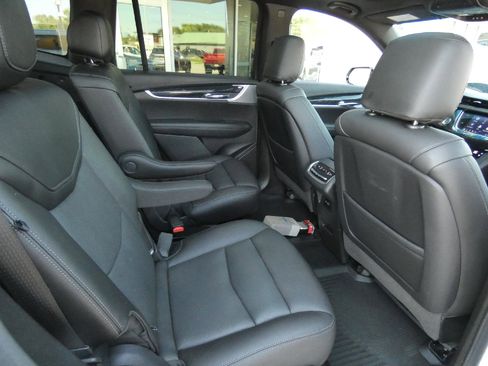 Used 2021 Cadillac XT6 Premium Luxury image 17