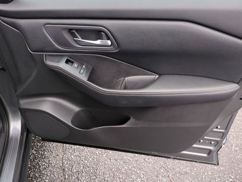 Used 2024 Nissan Rogue SV image 34