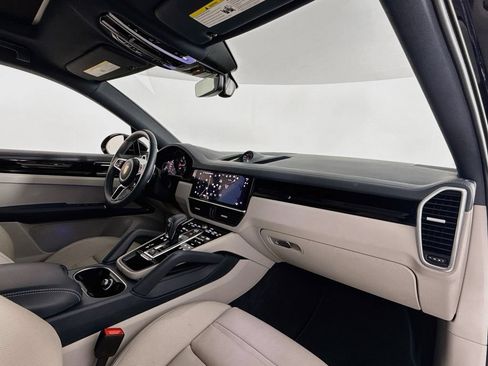 Certified 2023 Porsche Cayenne Coupe AWD/4WD image 32