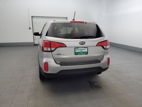 Used 2015 Kia Sorento LX image 6