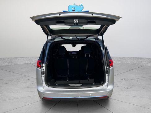 New 2026 Chrysler Pacifica Limited FWD image 4