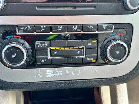 Used 2010 Volkswagen Eos Lux FWD image 35
