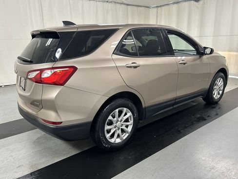 Used 2019 Chevrolet Equinox LS w/ LS Convenience Package AWD/4WD image 2