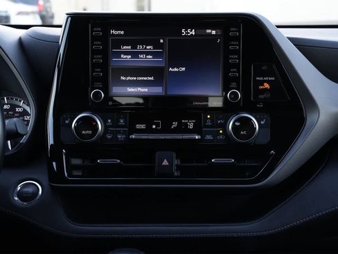 Used 2022 Toyota Highlander XLE image 13