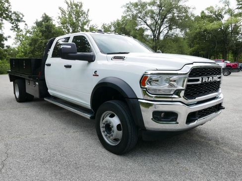 Used 2024 RAM 5500 Tradesman w/ Chrome Appearance Group AWD/4WD image 4