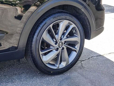 Certified 2017 Kia Niro FWD image 10