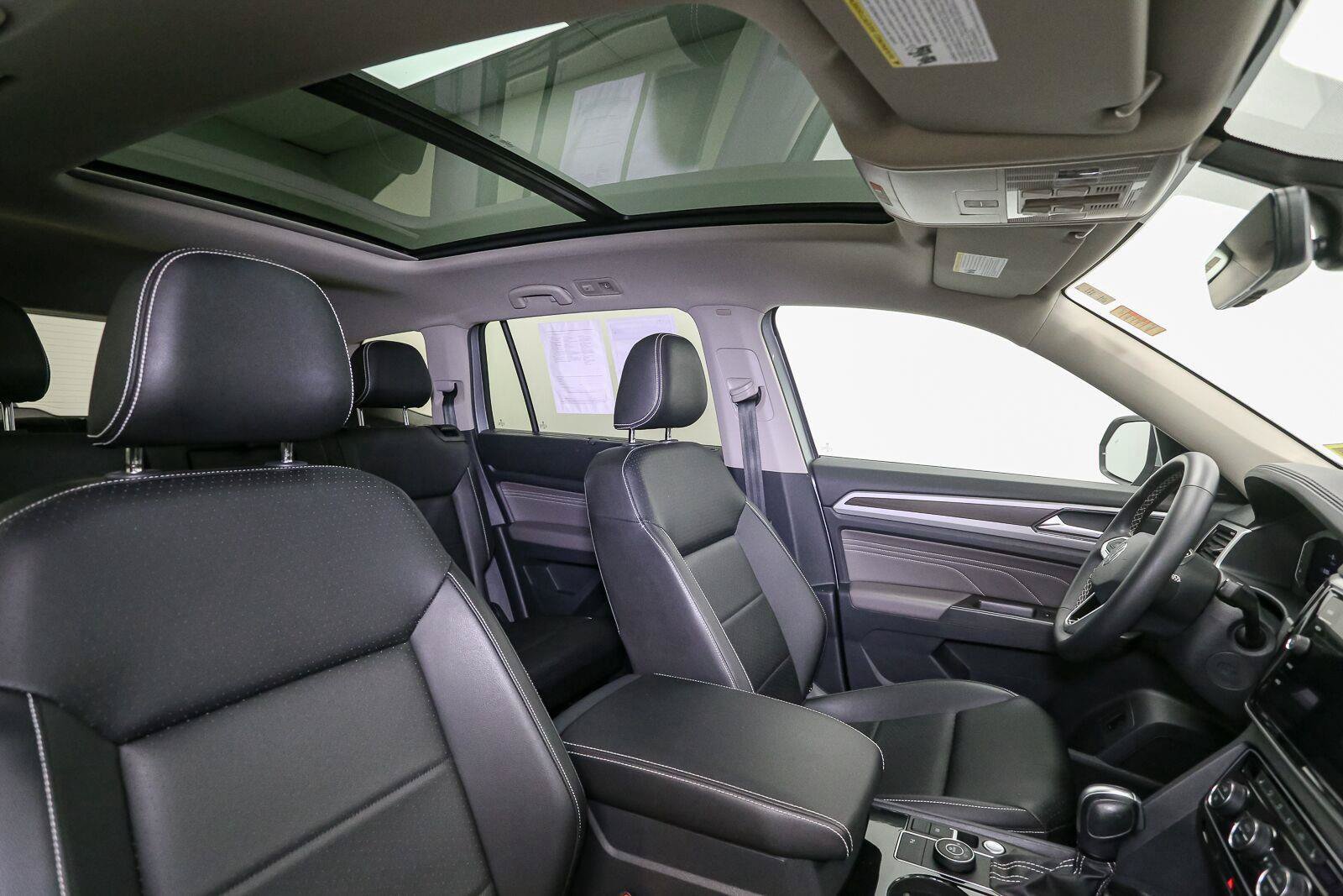 Certified 2023 Volkswagen Atlas SE w/ Panoramic Sunroof Package AWD/4WD image 23