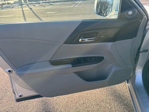 Used 2014 Honda Accord EX-L image 19