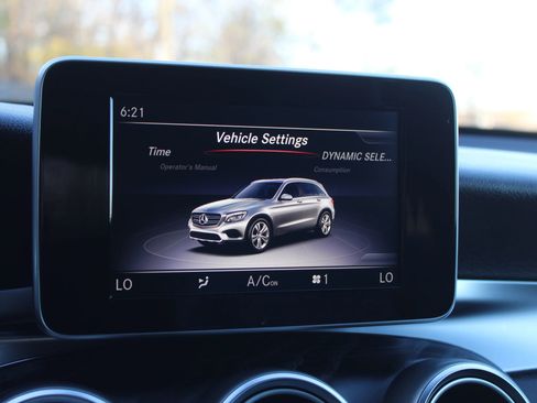 Used 2018 Mercedes-Benz GLC 300 4MATIC image 35