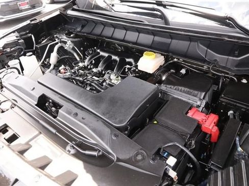 Certified 2025 Nissan Pathfinder SL w/ SL Premium Package FWD image 29