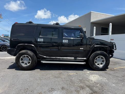 Used 2004 HUMMER H2 w/ Preferred Equipment Group AWD/4WD image 2